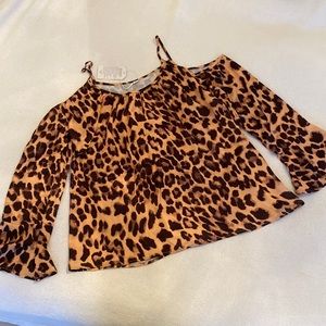 Cold shoulder leopard top